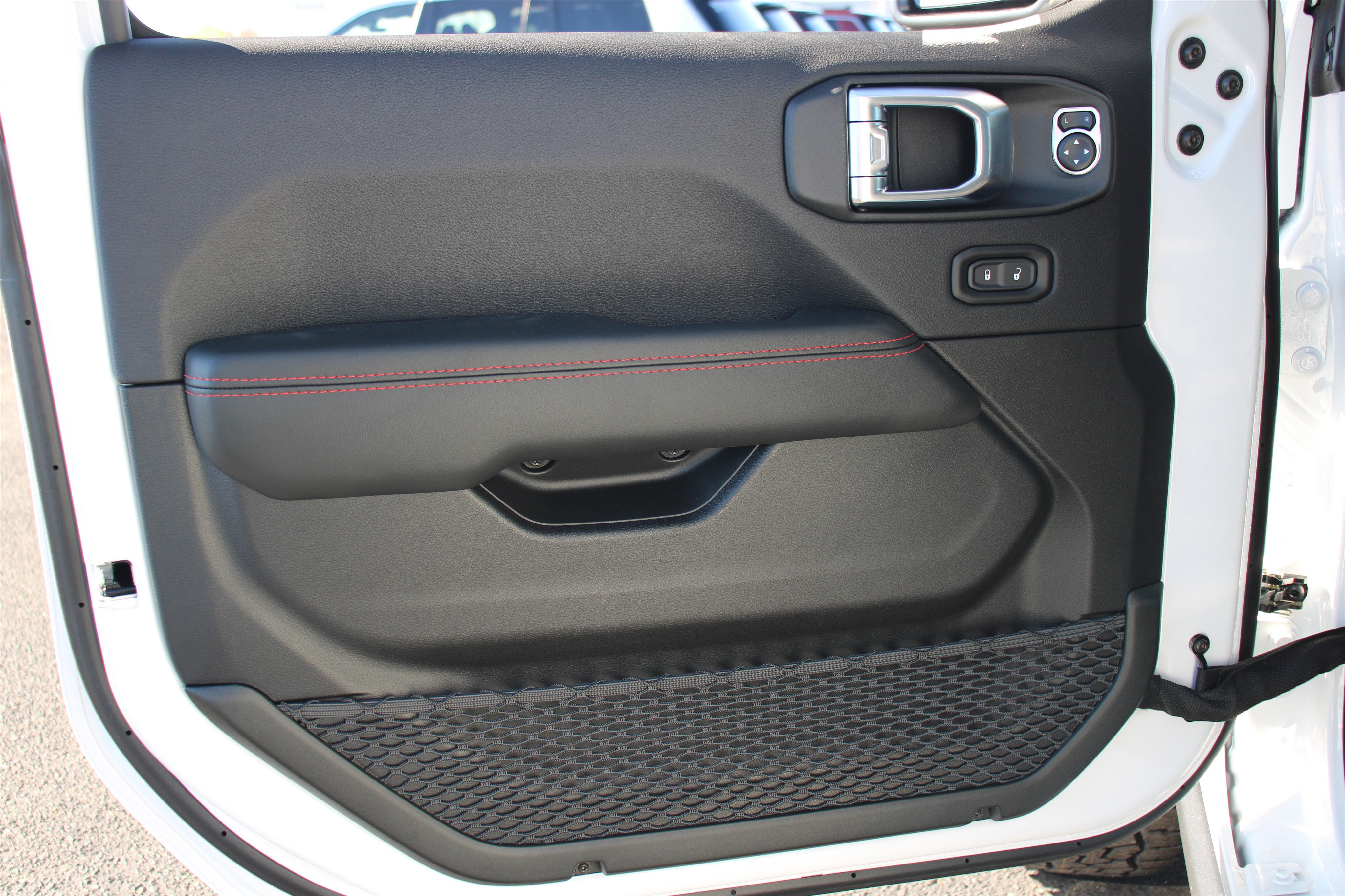 Used 2026 Jeep Gladiator Rubicon w/ Technology Group AWD/4WD image 6