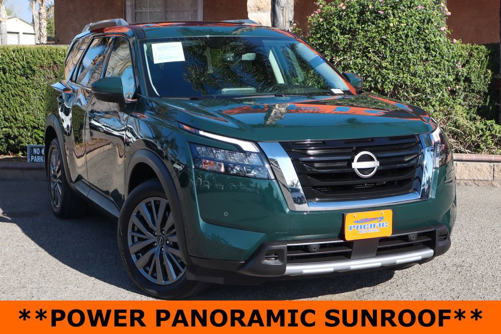 Used 2025 Nissan Pathfinder SL w/ SL Premium Package image 2