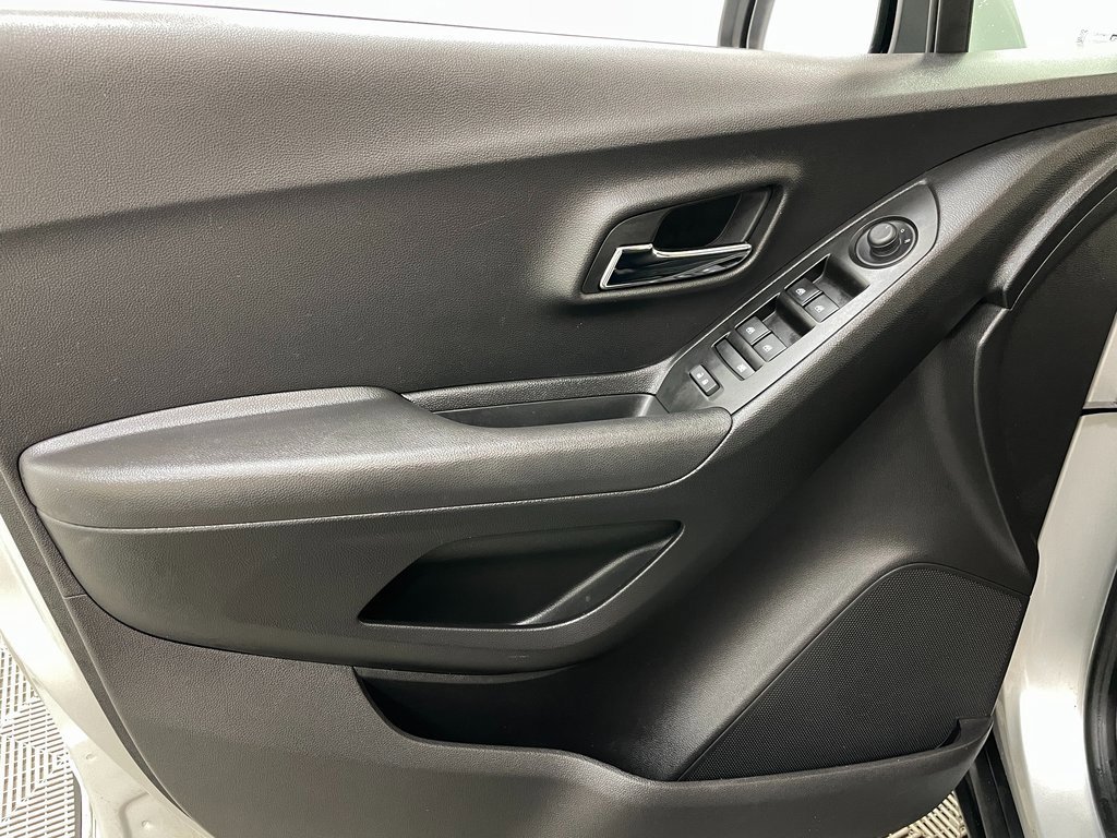 Certified 2019 Chevrolet Trax LT w/ LT Convenience Package image 20