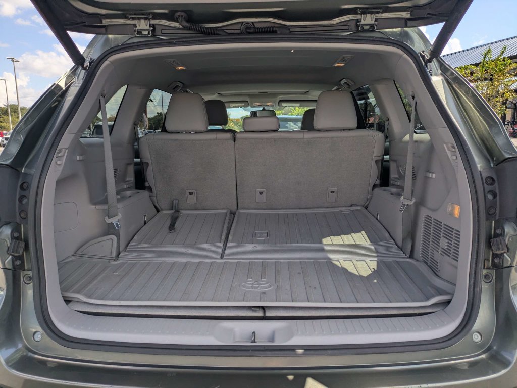 Used 2014 Toyota Highlander XLE AWD/4WD image 9
