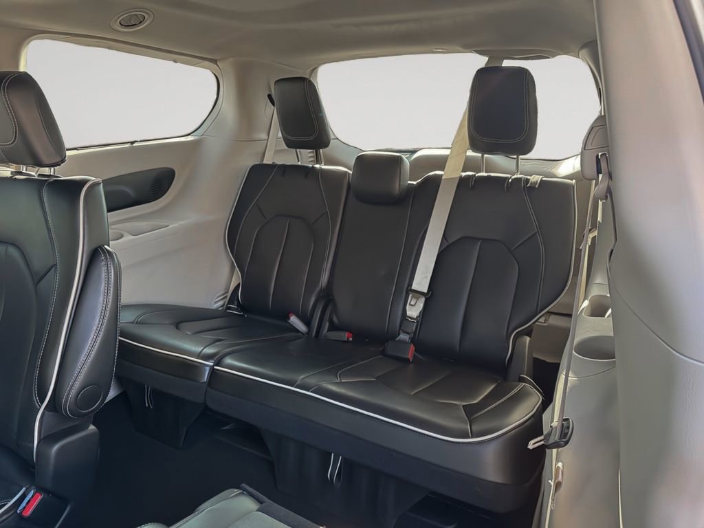 Used 2024 Chrysler Pacifica Limited image 28