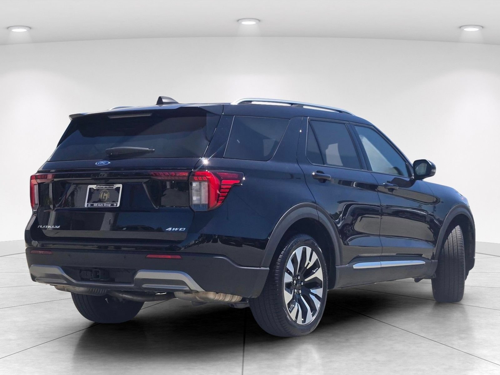 Used 2025 Ford Explorer Platinum w/ LUX Leather Package AWD/4WD image 3