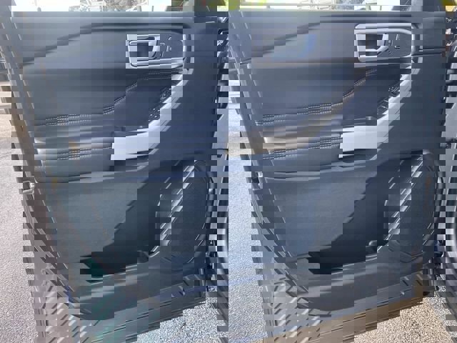 Used 2023 Ford Explorer XLT w/ Equipment Group 202A AWD/4WD image 18