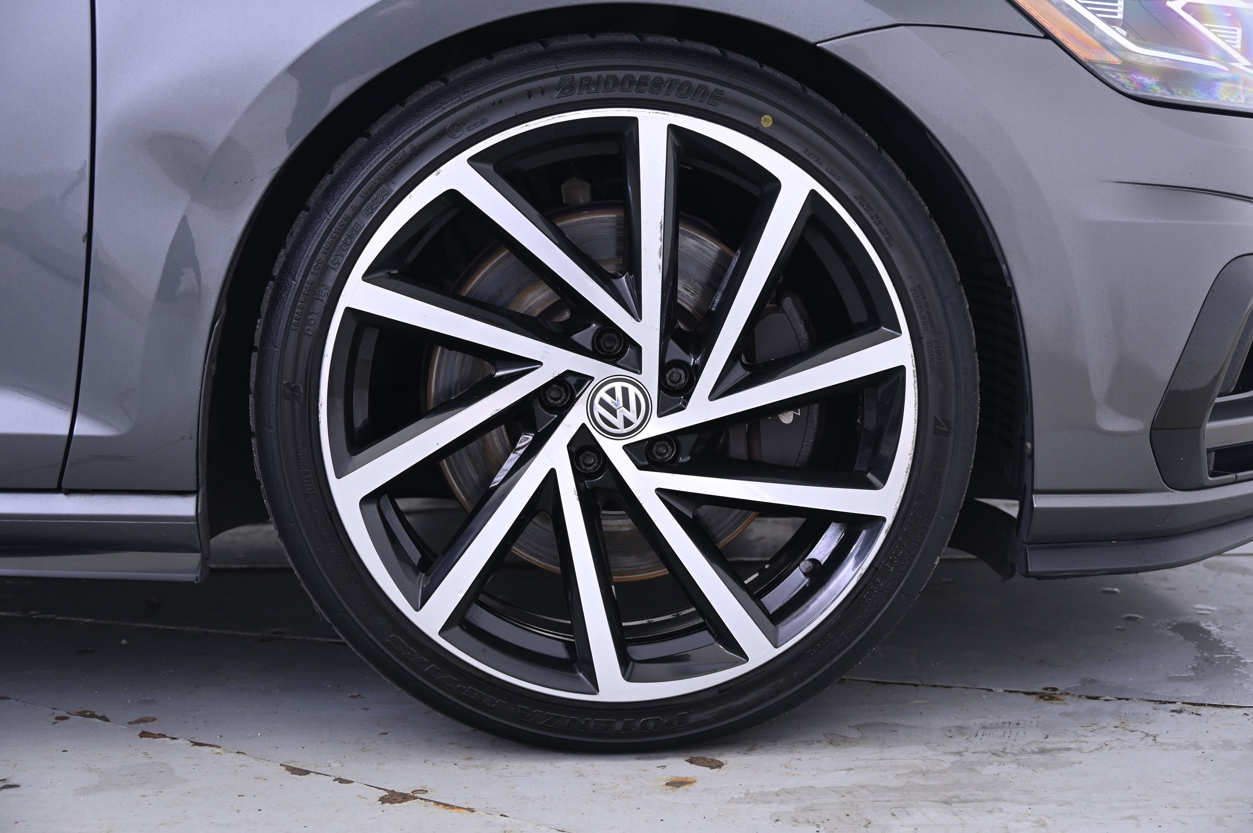 Used 2018 Volkswagen Golf R 4-Door image 14