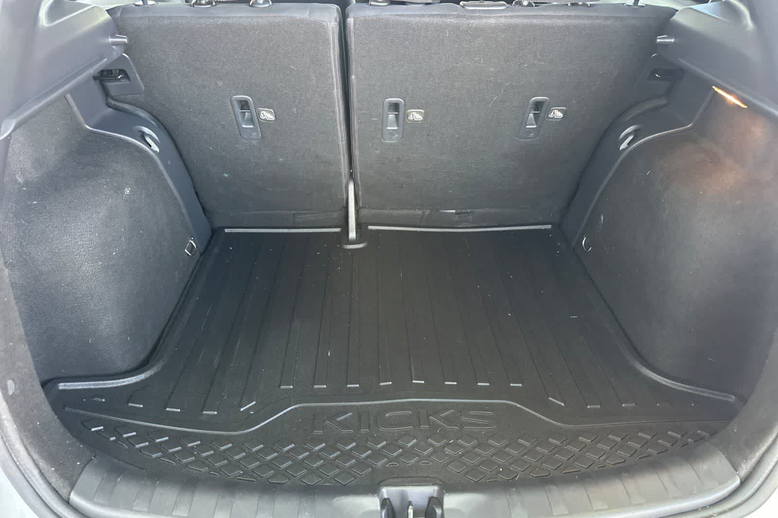 Used 2021 Nissan Kicks SR w/ Interior Electronics Package FWD image 17
