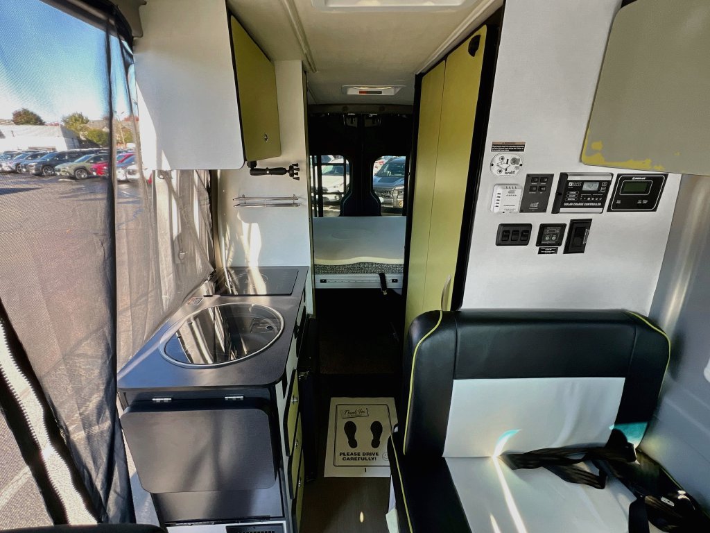 Used 2018 Mercedes-Benz Sprinter 2500 image 26