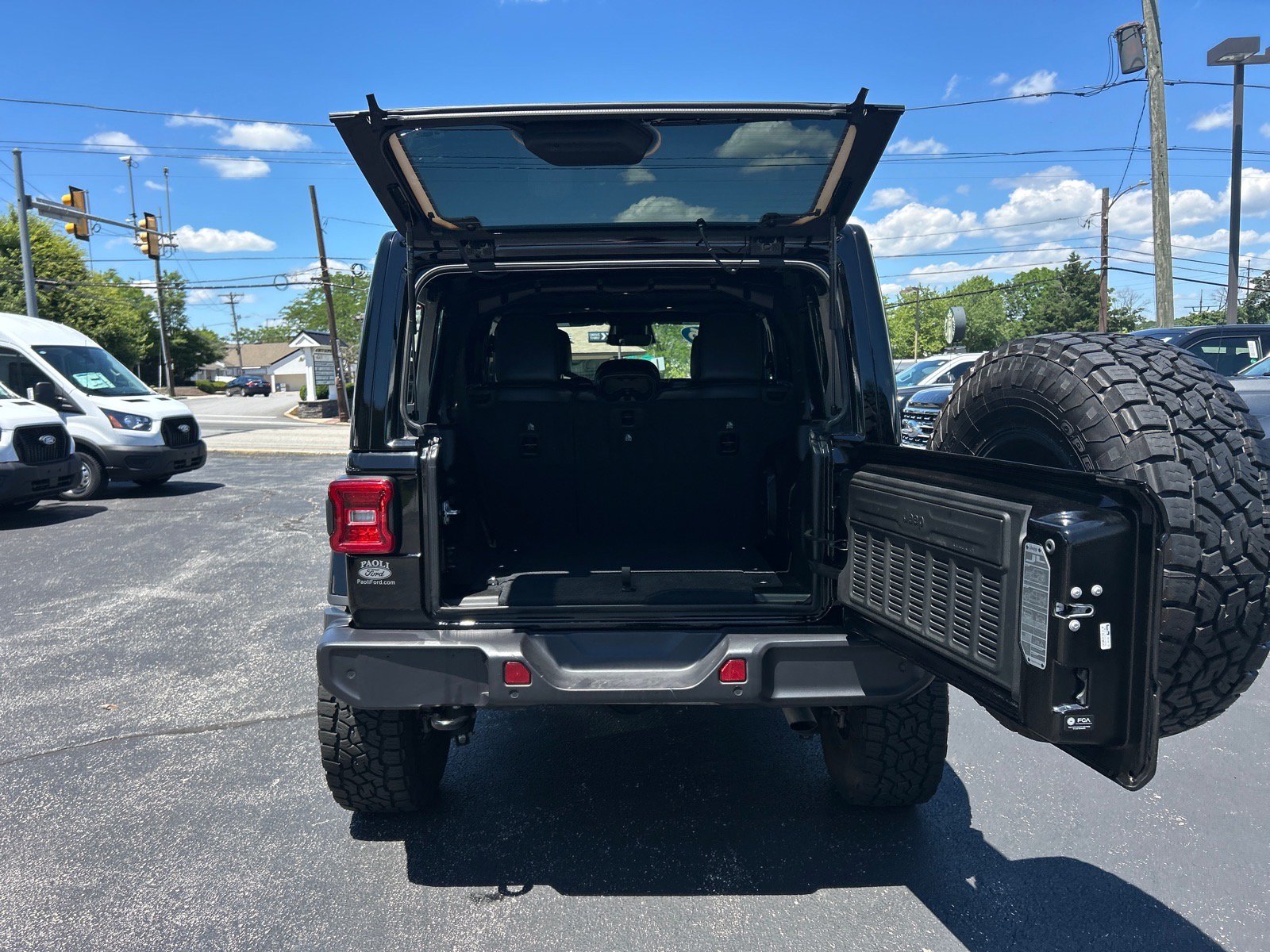 Used 2025 Jeep Wrangler Unlimited Sahara AWD/4WD image 14