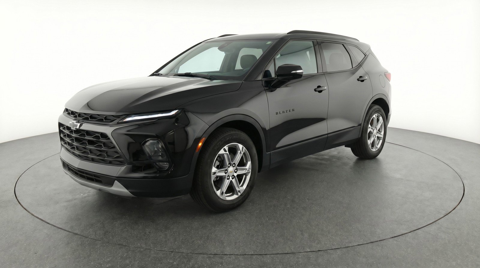 Used 2025 Chevrolet Blazer LT FWD image 3