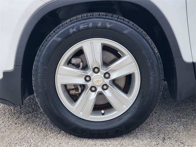 Used 2022 Chevrolet Trax LS w/ Tint and Cruise Package image 10