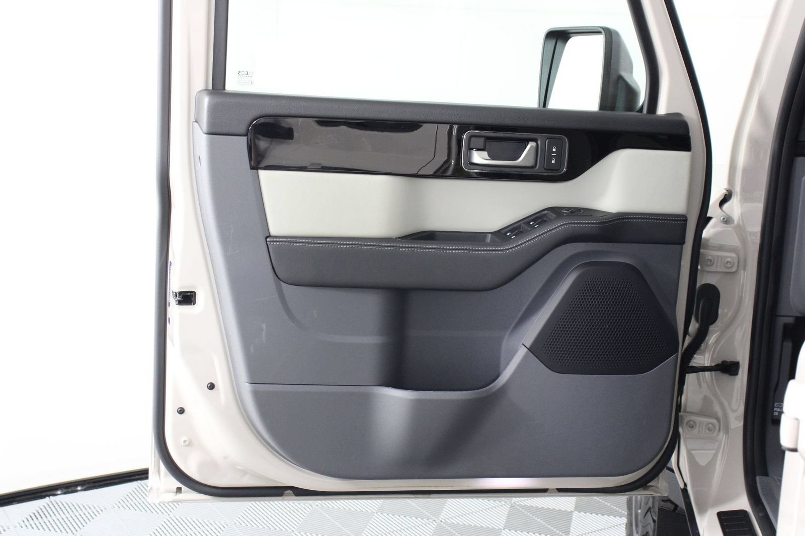 Used 2025 INEOS Grenadier AWD/4WD image 17