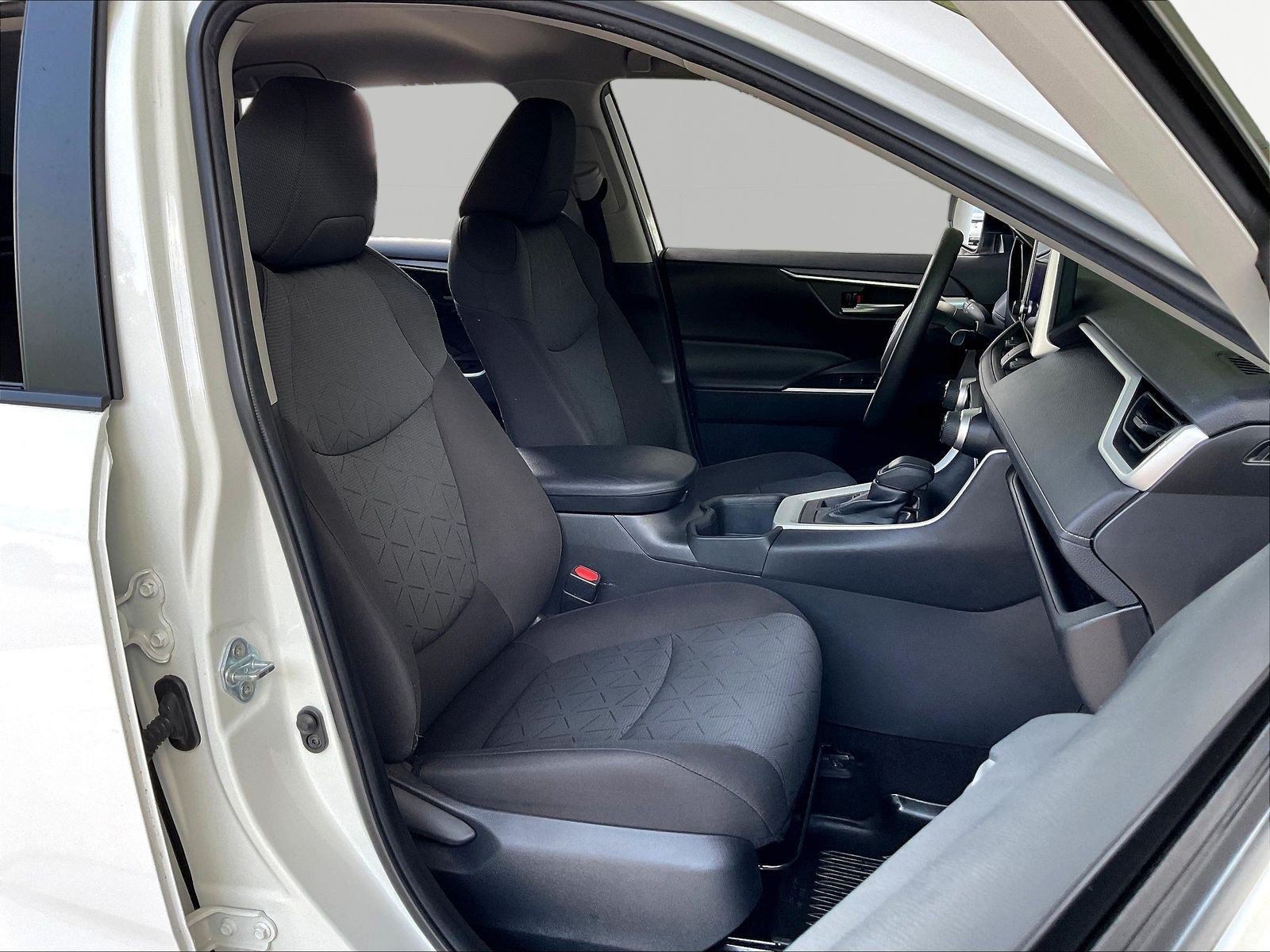 Used 2023 Toyota RAV4 XLE AWD/4WD image 29
