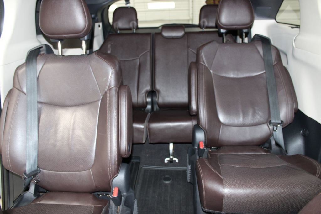 Used 2021 Toyota Sienna Platinum AWD/4WD image 41