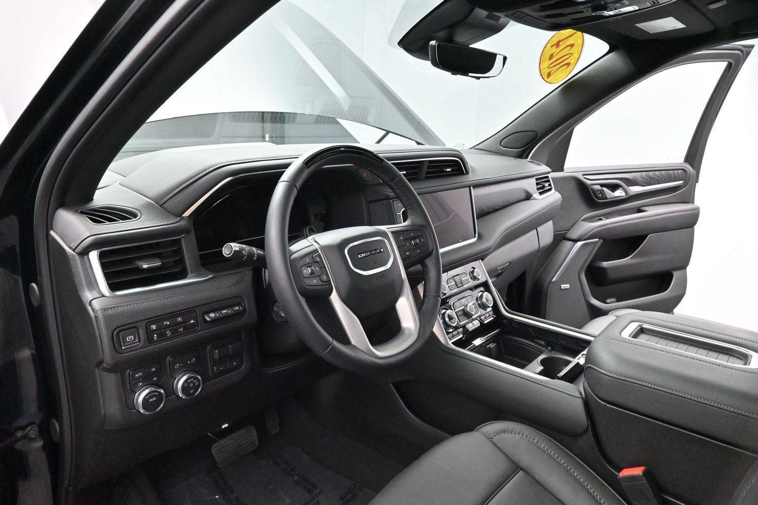 Used 2024 GMC Yukon Denali w/ Advanced Technology Package AWD/4WD image 18