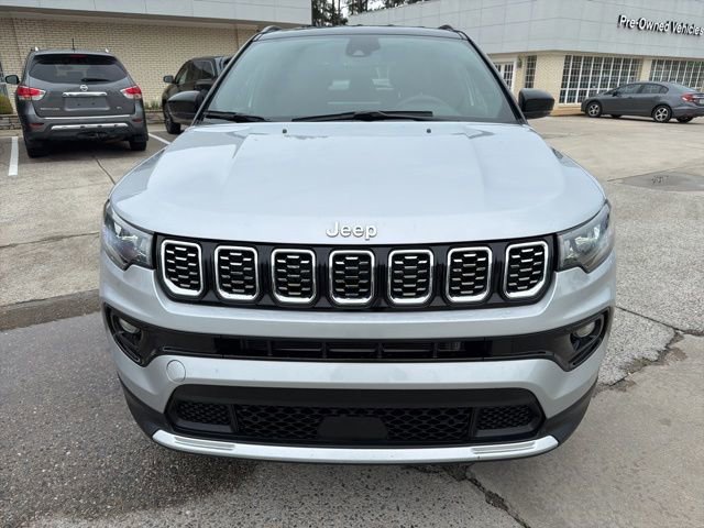 Used 2024 Jeep Compass Limited AWD/4WD image 3