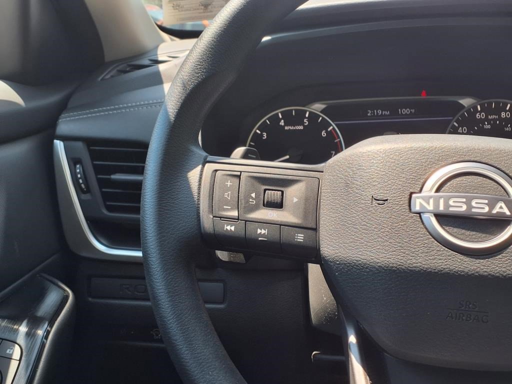 Used 2025 Nissan Rogue S image 13