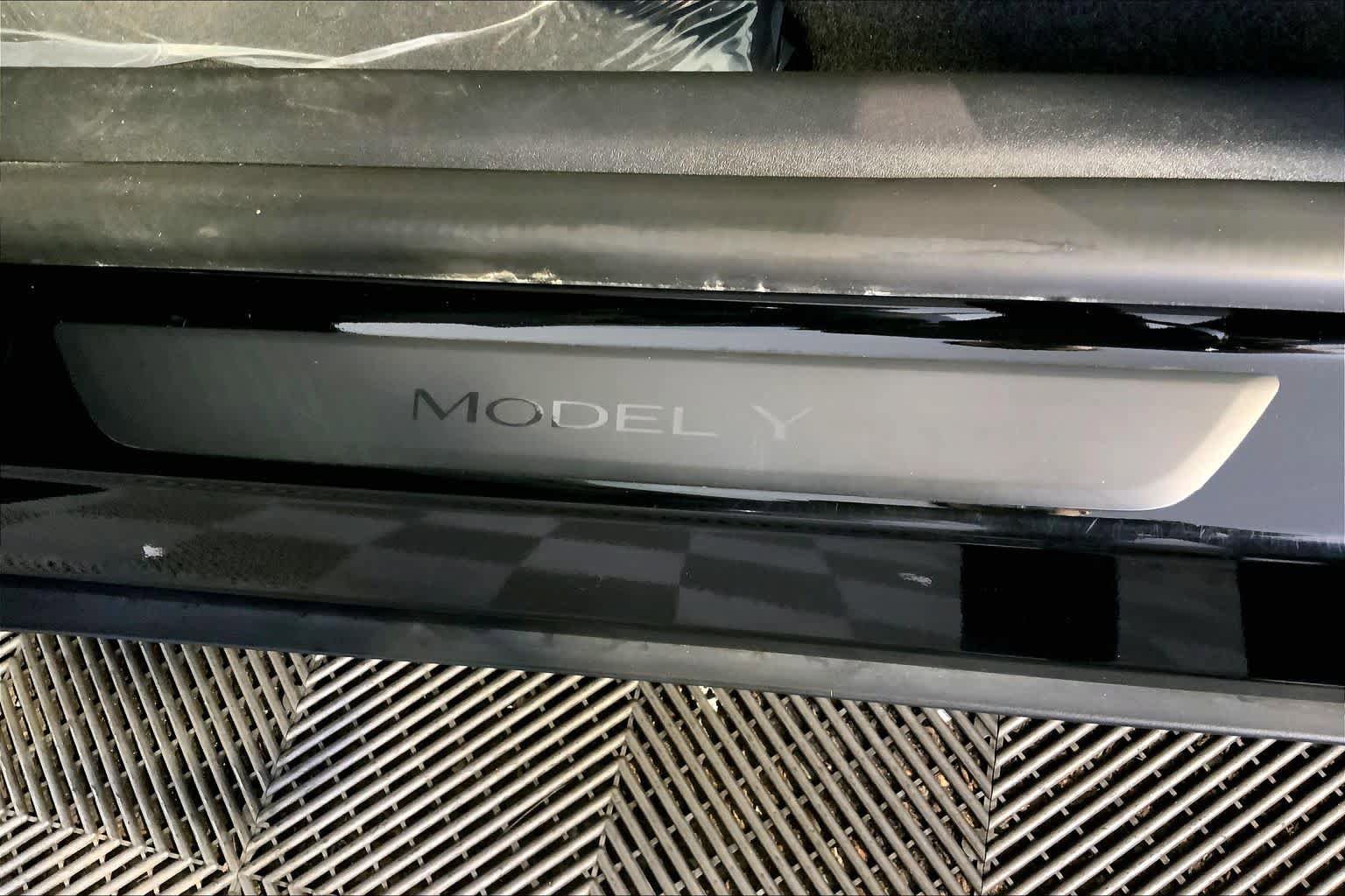 Used 2022 Tesla Model Y Long Range AWD/4WD image 9