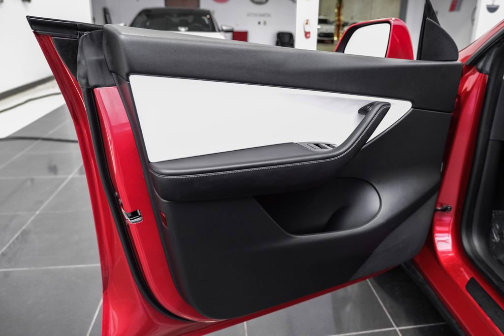 Used 2021 Tesla Model Y Long Range AWD/4WD image 37