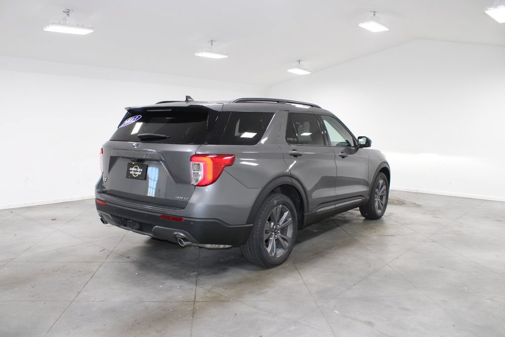 Used 2023 Ford Explorer XLT w/ Equipment Group 202A AWD/4WD image 9