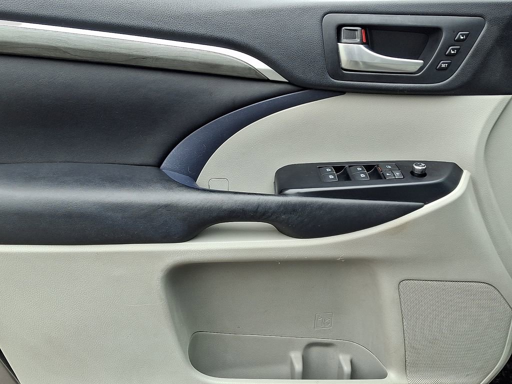 Used 2017 Toyota Highlander Limited image 14