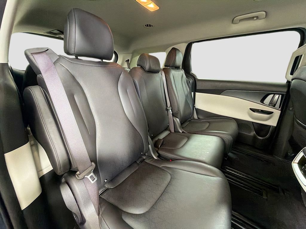 Used 2023 Kia Carnival LX FWD image 28