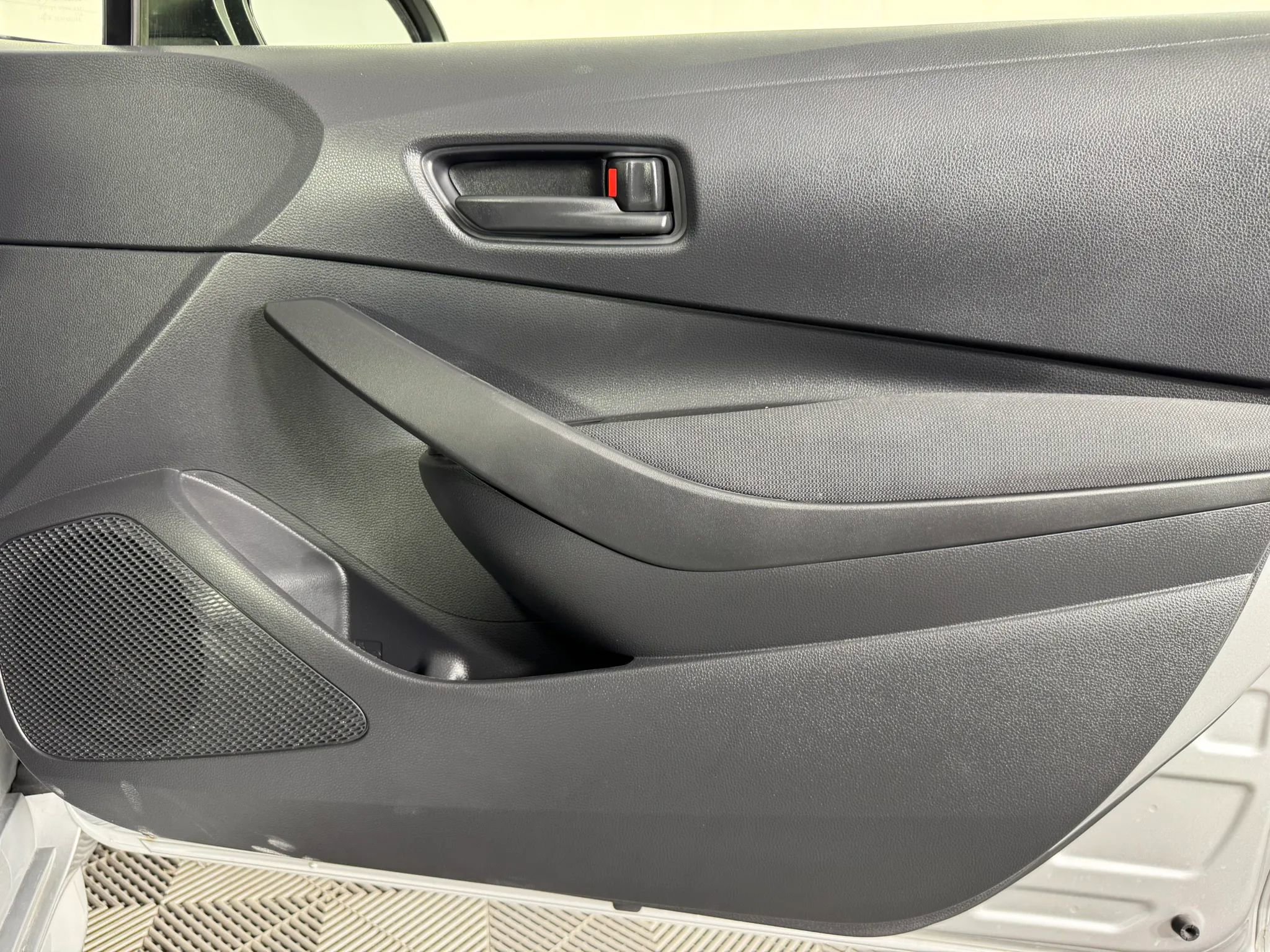 Used 2025 Toyota Corolla LE FWD image 35