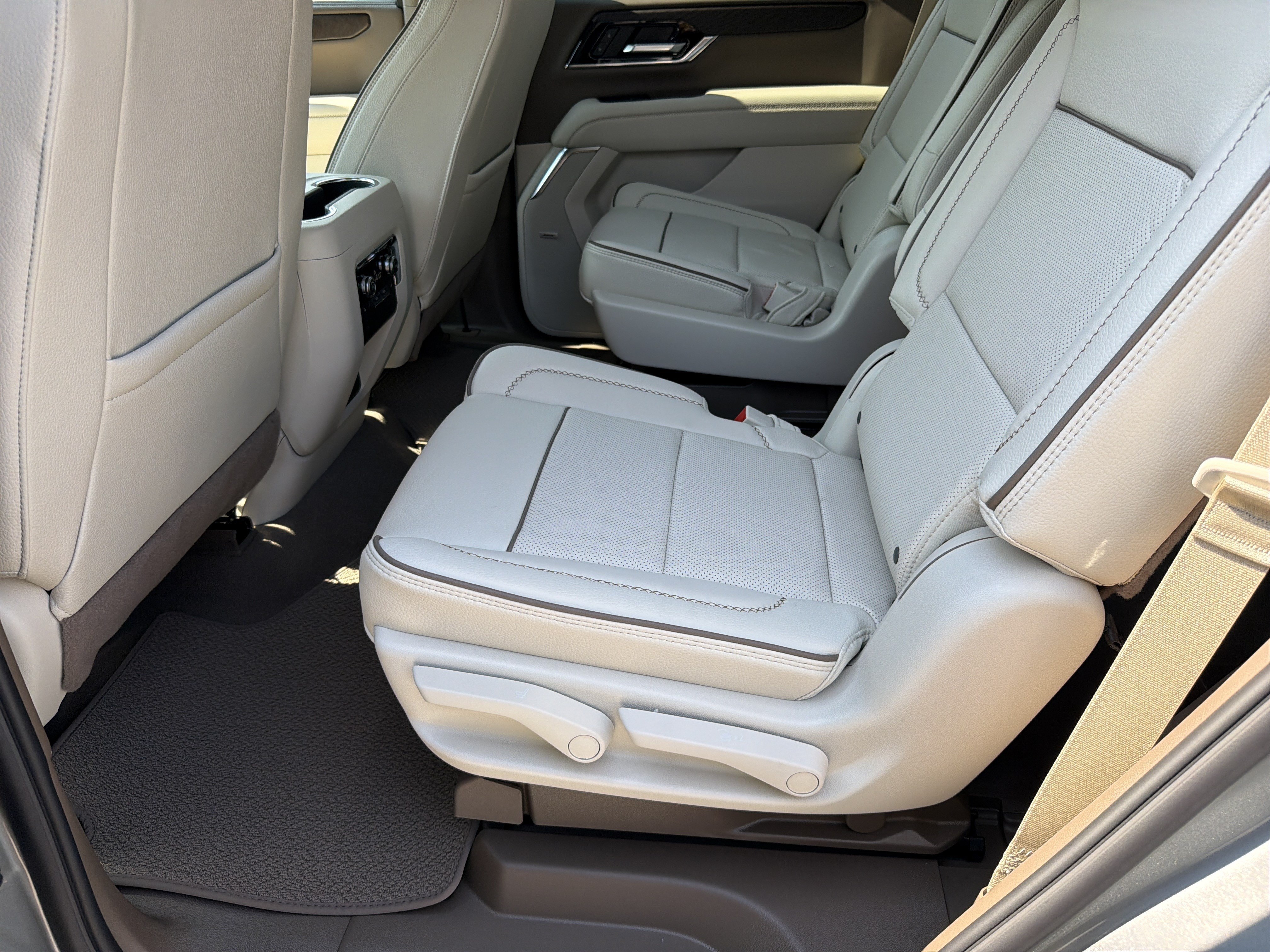 New 2026 GMC Yukon Denali w/ Sun & Power Step Package AWD/4WD image 22