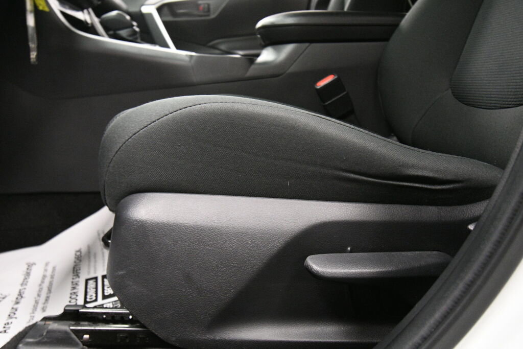 Used 2021 Toyota RAV4 LE w/ Carpet Mat Package (TMS) AWD/4WD image 10