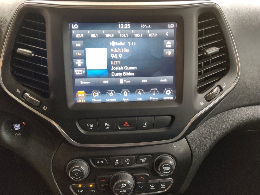 Used 2023 Jeep Cherokee Altitude Lux image 25