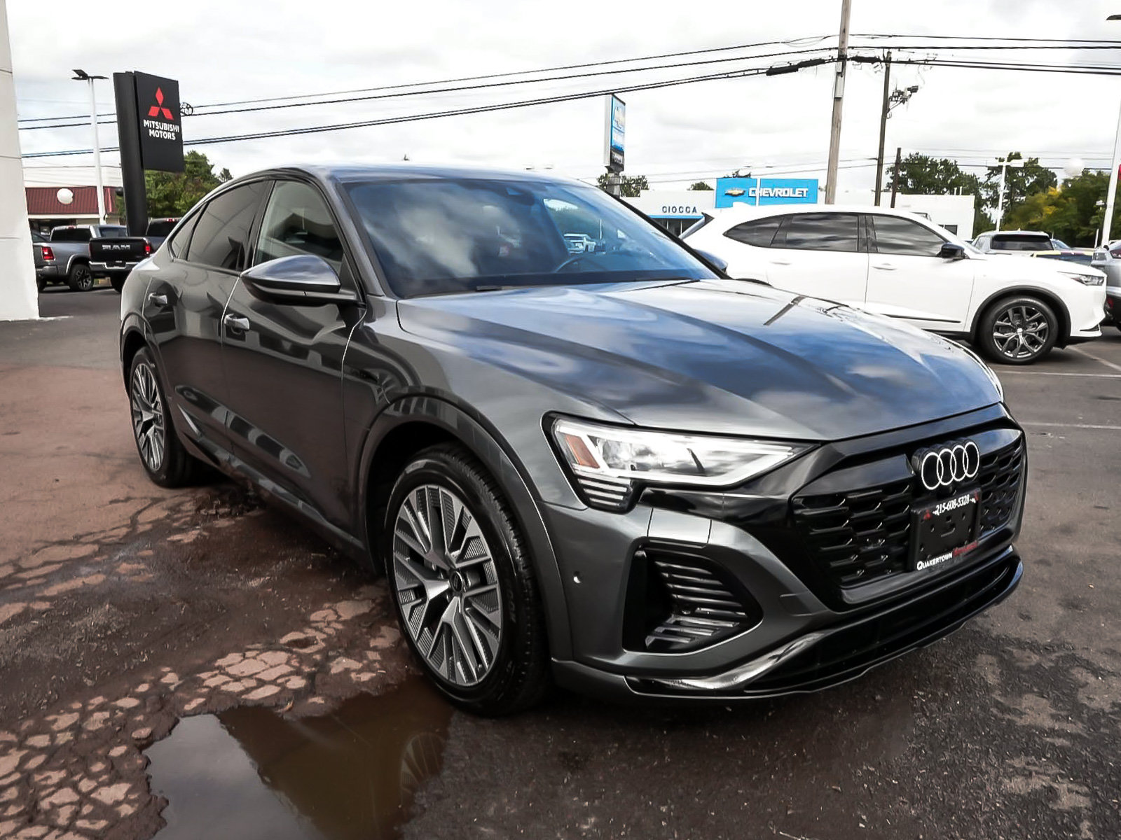 Used 2024 Audi Q8 e-tron Premium Plus w/ Premium Plus Package AWD/4WD image 3