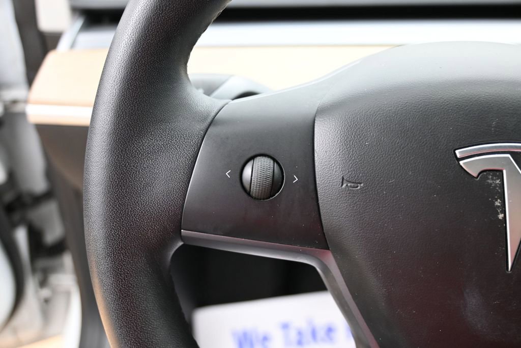 Used 2020 Tesla Model 3 Standard Range RWD image 17
