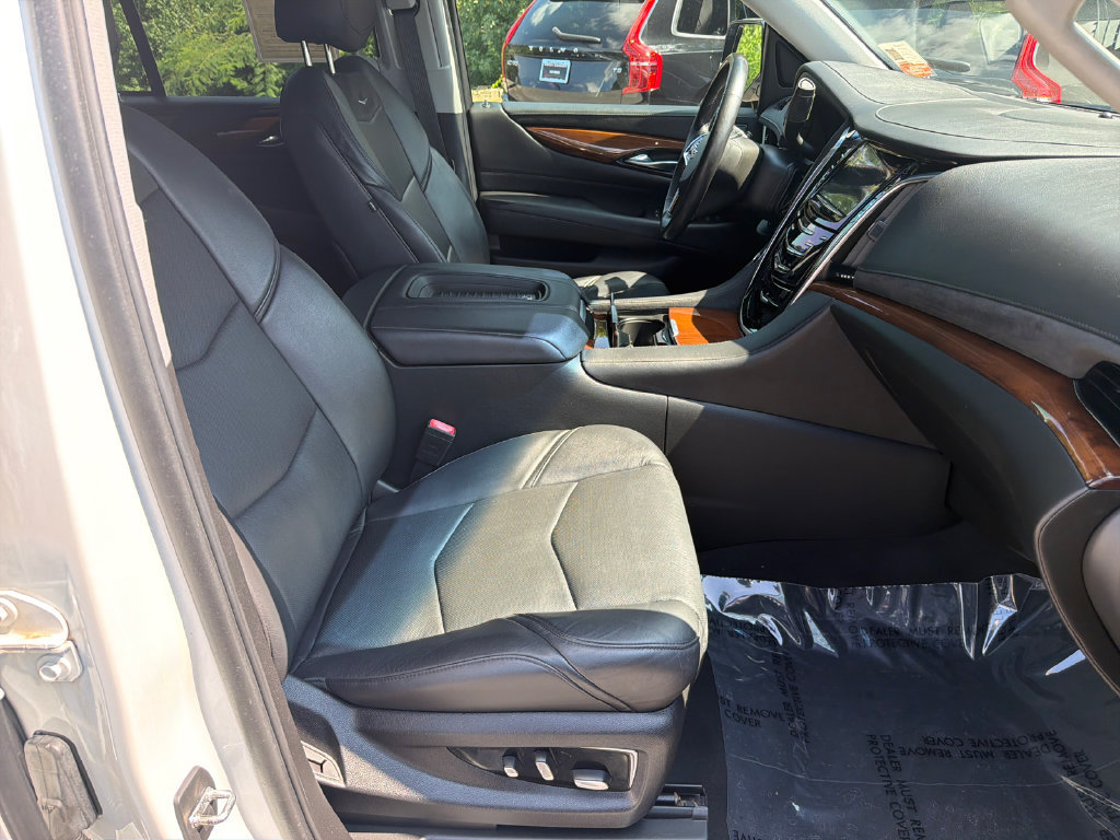 Used 2019 Cadillac Escalade Luxury RWD image 13