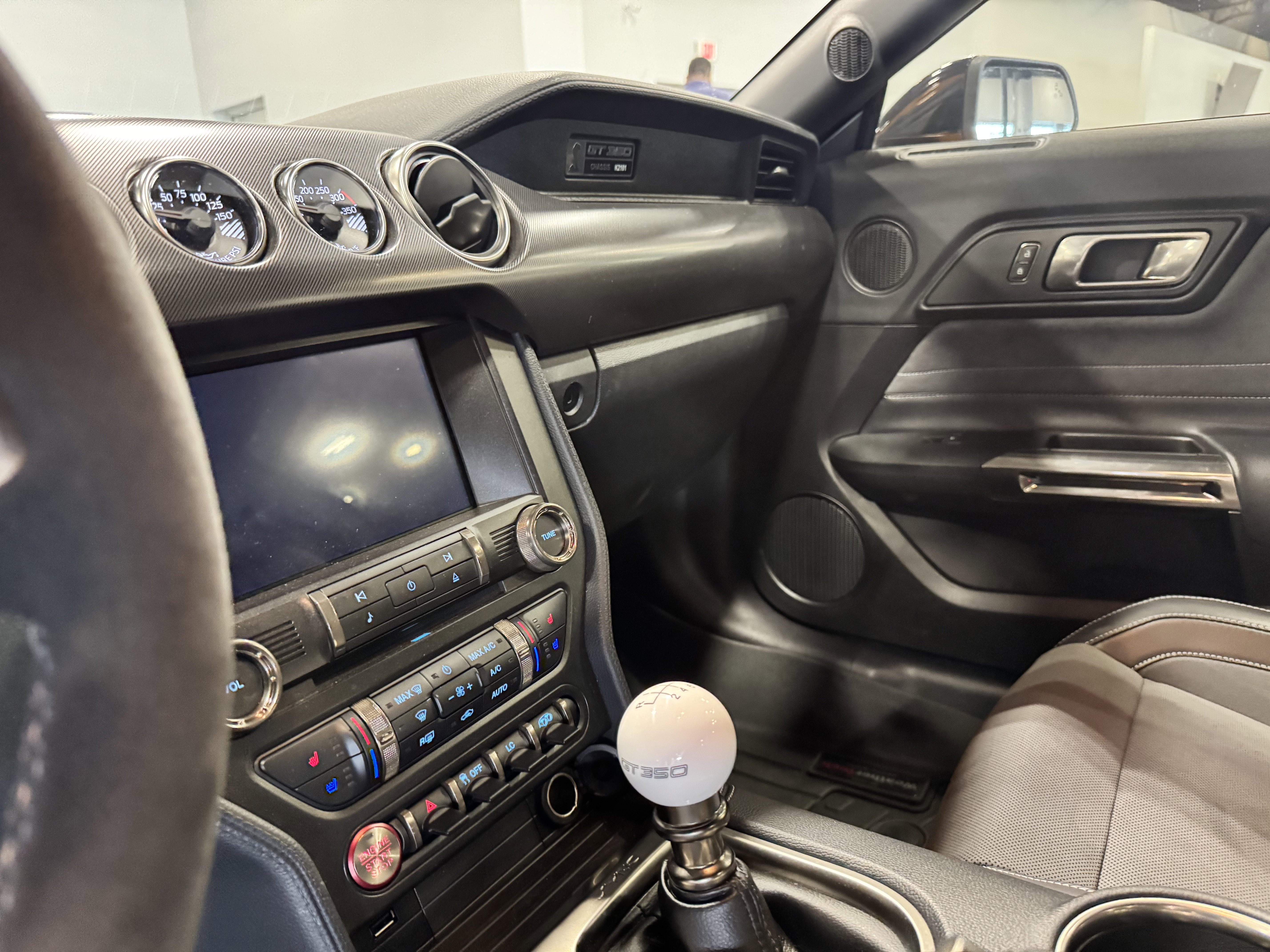Used 2019 Ford Mustang Shelby GT350 w/ Technology Package RWD image 11