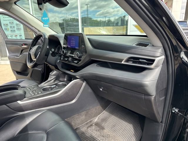 Used 2023 Toyota Highlander XLE AWD/4WD image 31