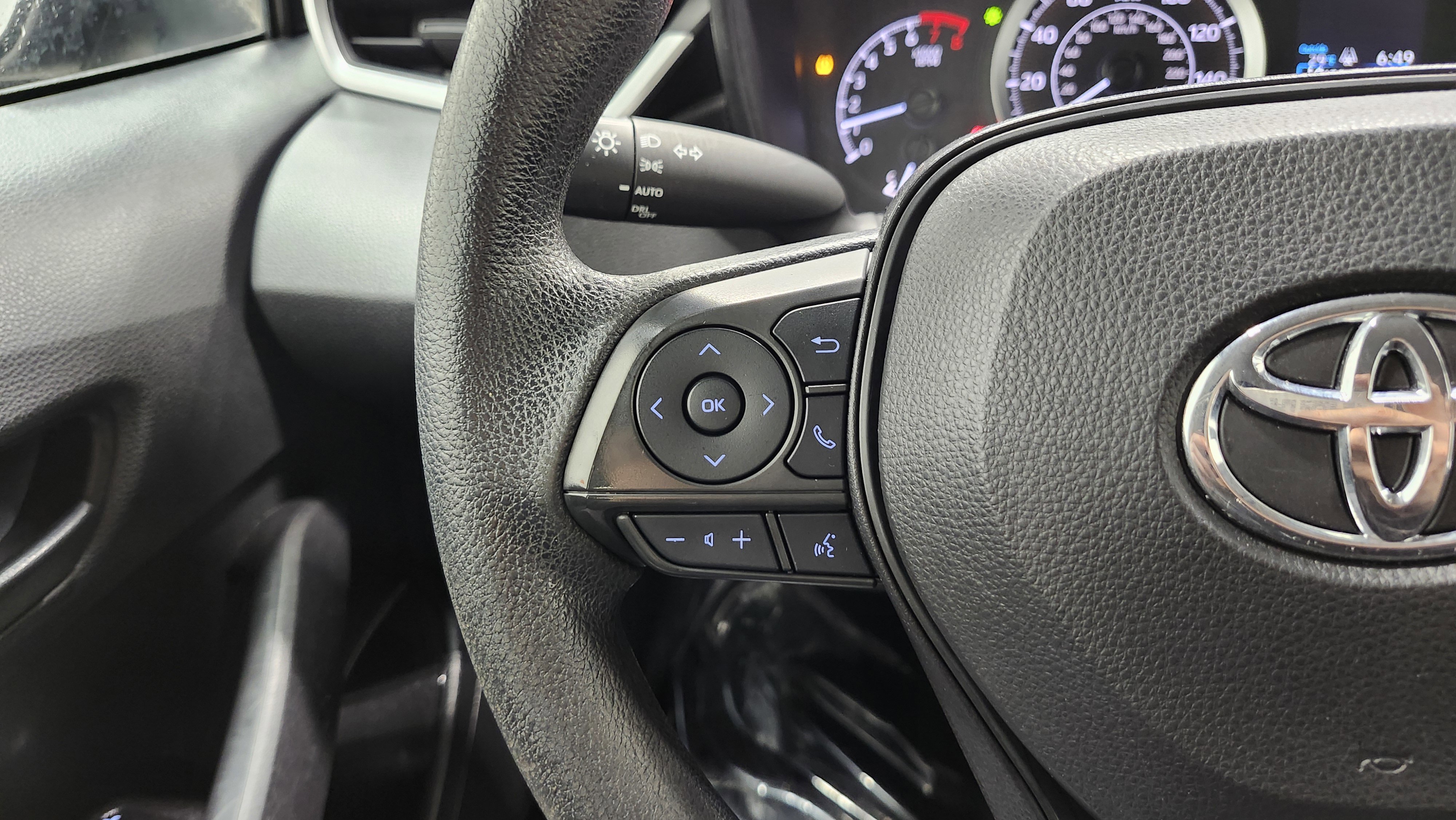 Used 2022 Toyota Corolla LE image 29