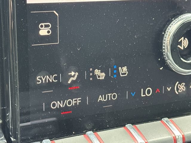 Used 2025 GMC Yukon AT4 w/ AT4 Premium Package AWD/4WD image 28