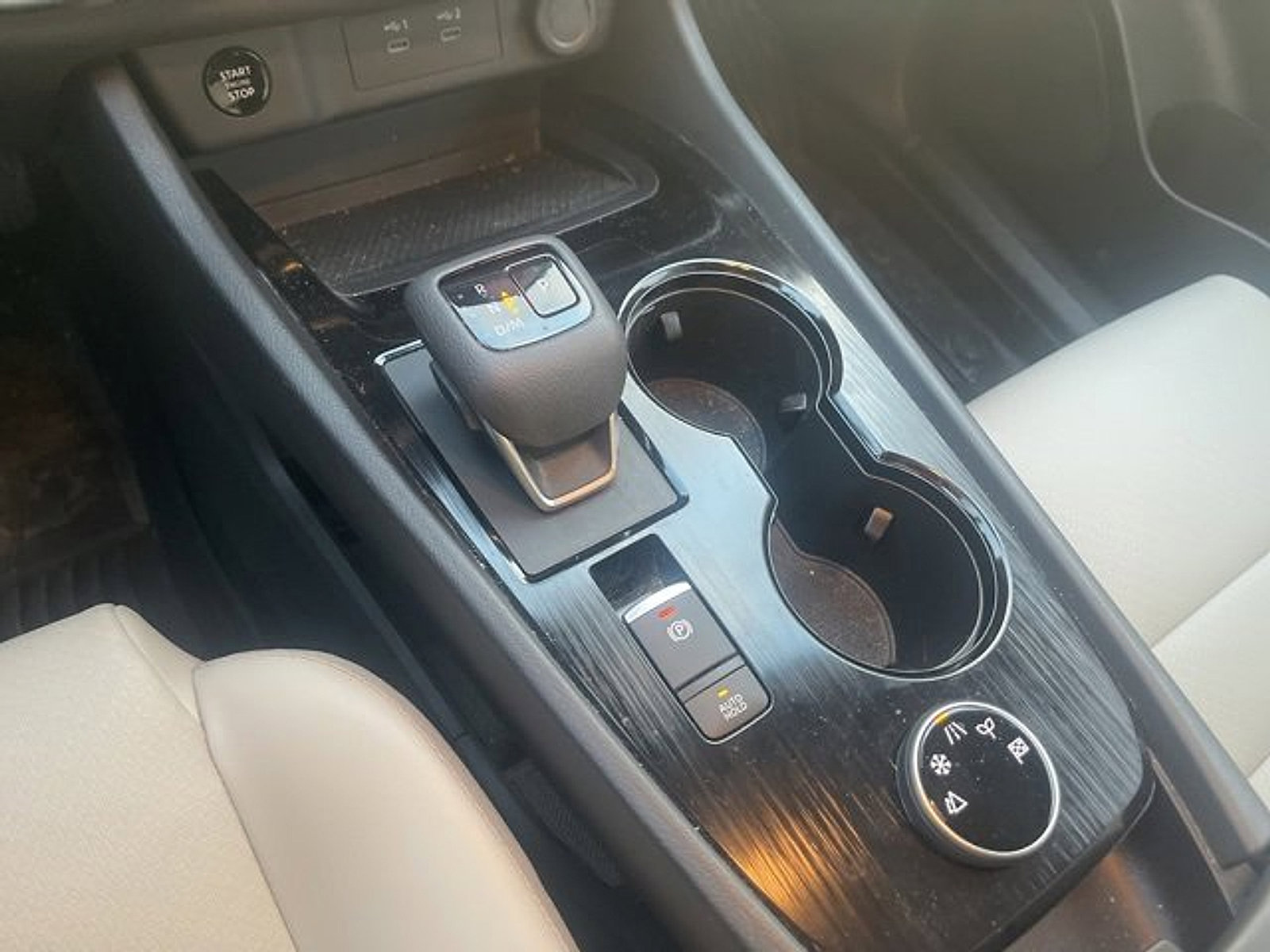 Used 2024 Nissan Rogue SV w/ SV Premium Package image 12