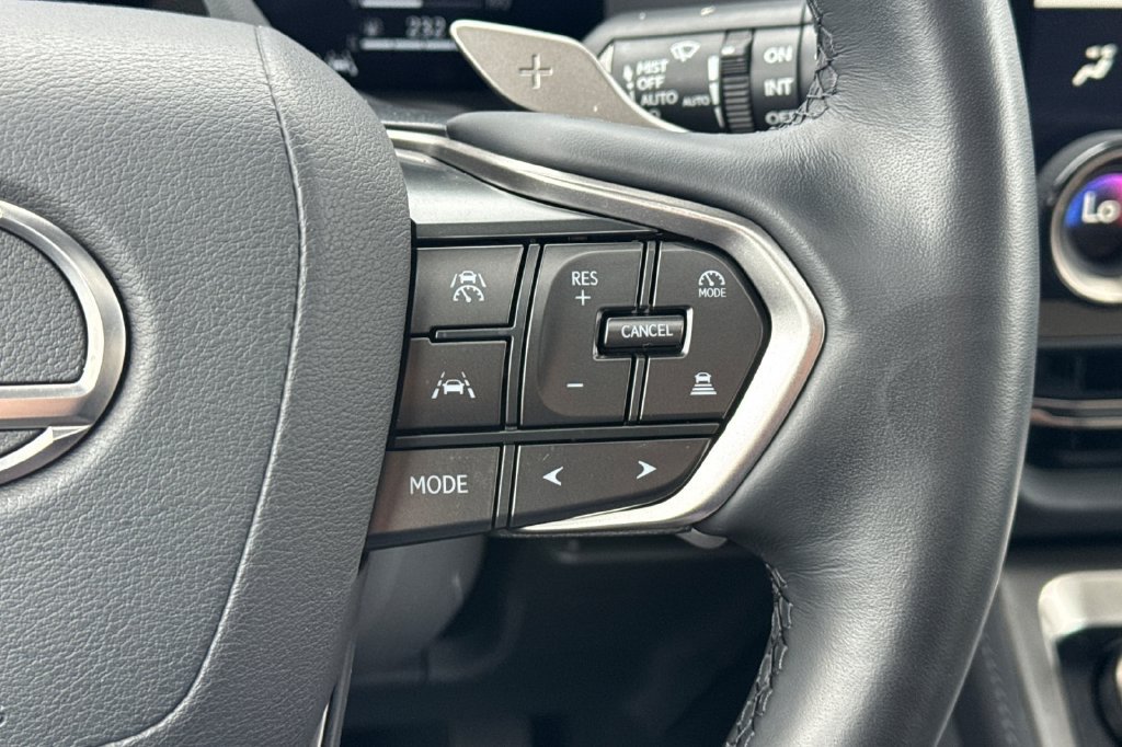 Used 2025 Lexus GX 550 w/ Accessory Package (32) AWD/4WD image 29