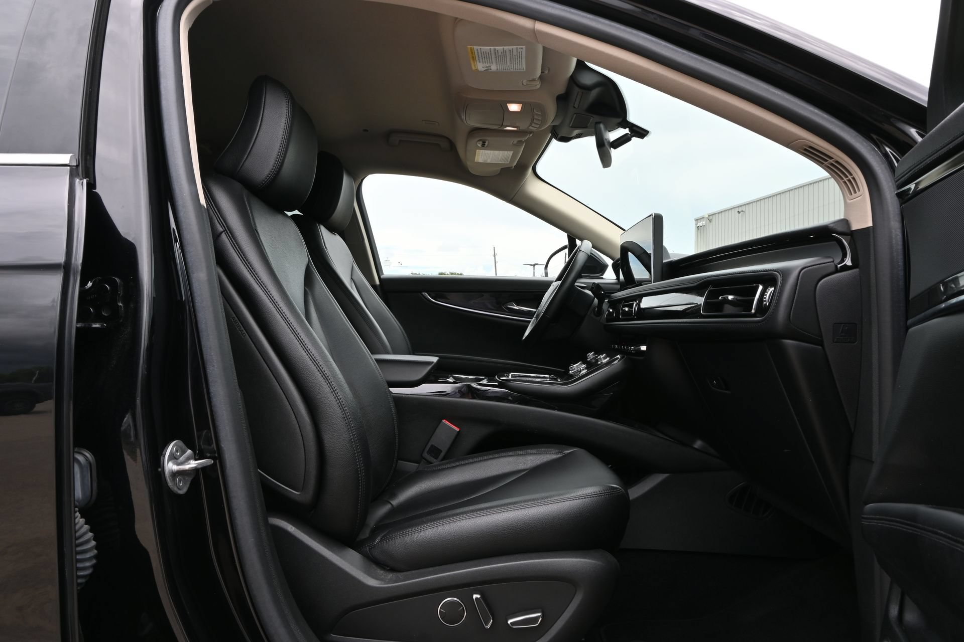 Used 2023 Lincoln Nautilus FWD w/ Premium Package image 26