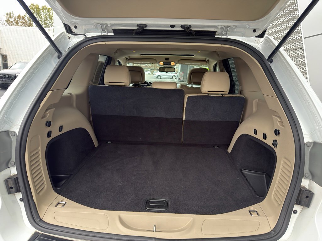 Used 2016 Jeep Grand Cherokee Laredo w/ Quick Order Package 23E image 9