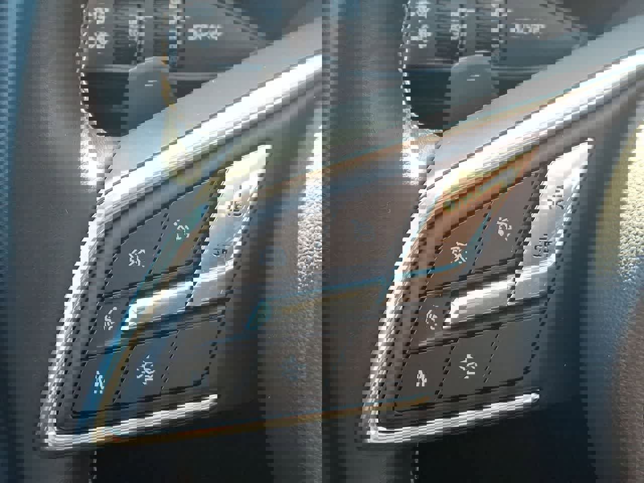 Used 2024 Buick Envision Preferred image 23