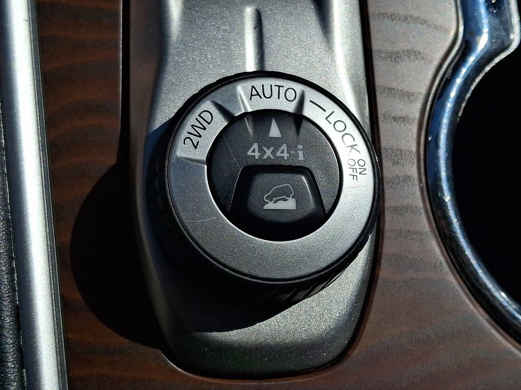 Used 2018 Nissan Pathfinder Platinum AWD/4WD image 29