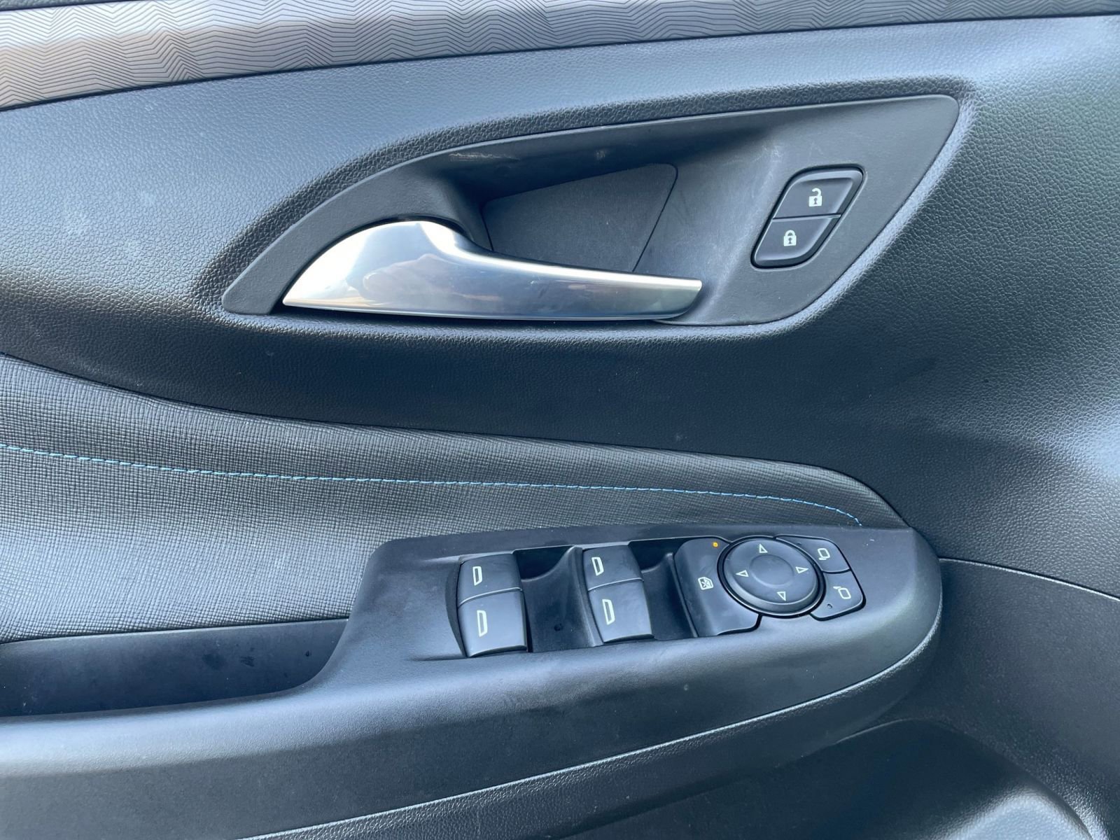 Used 2025 Buick Envista Sport Touring image 20