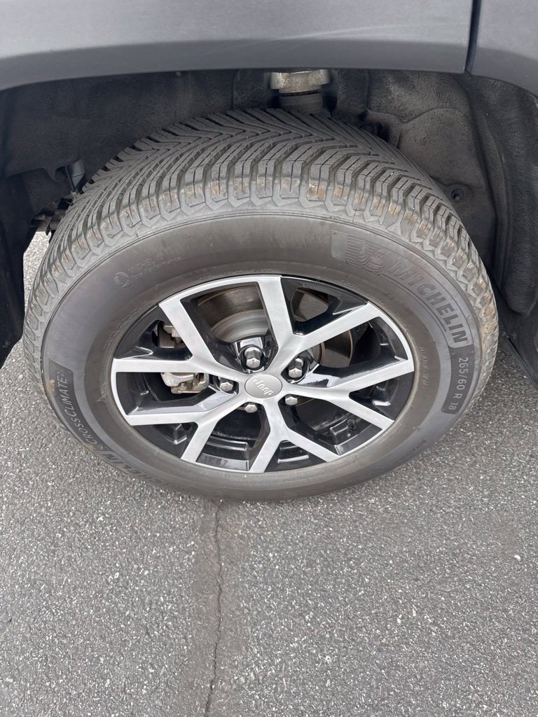 Used 2023 Jeep Grand Cherokee Limited w/ Trailer Tow Prep Group (B) AWD/4WD image 15
