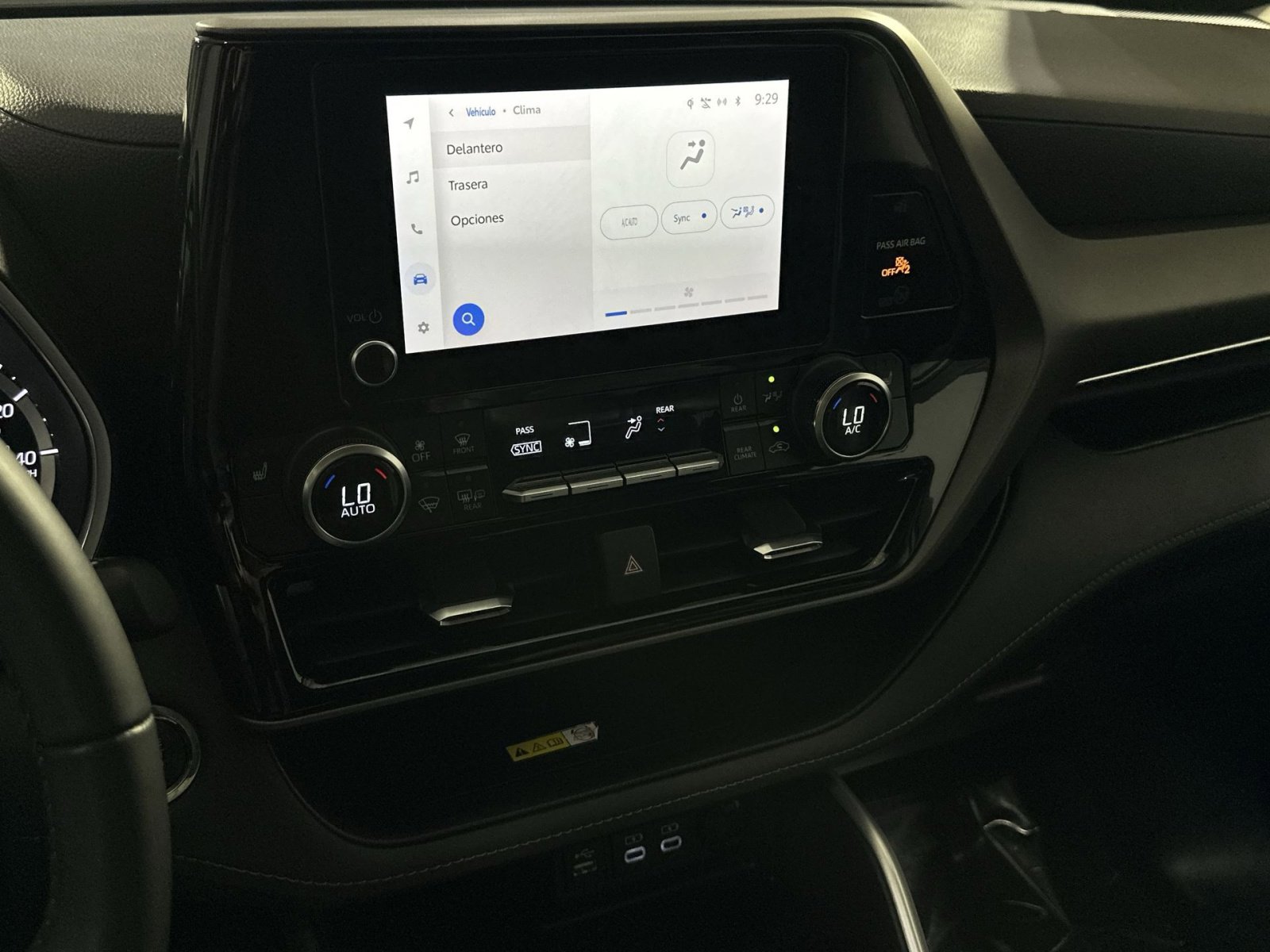 Used 2023 Toyota Highlander XLE image 31