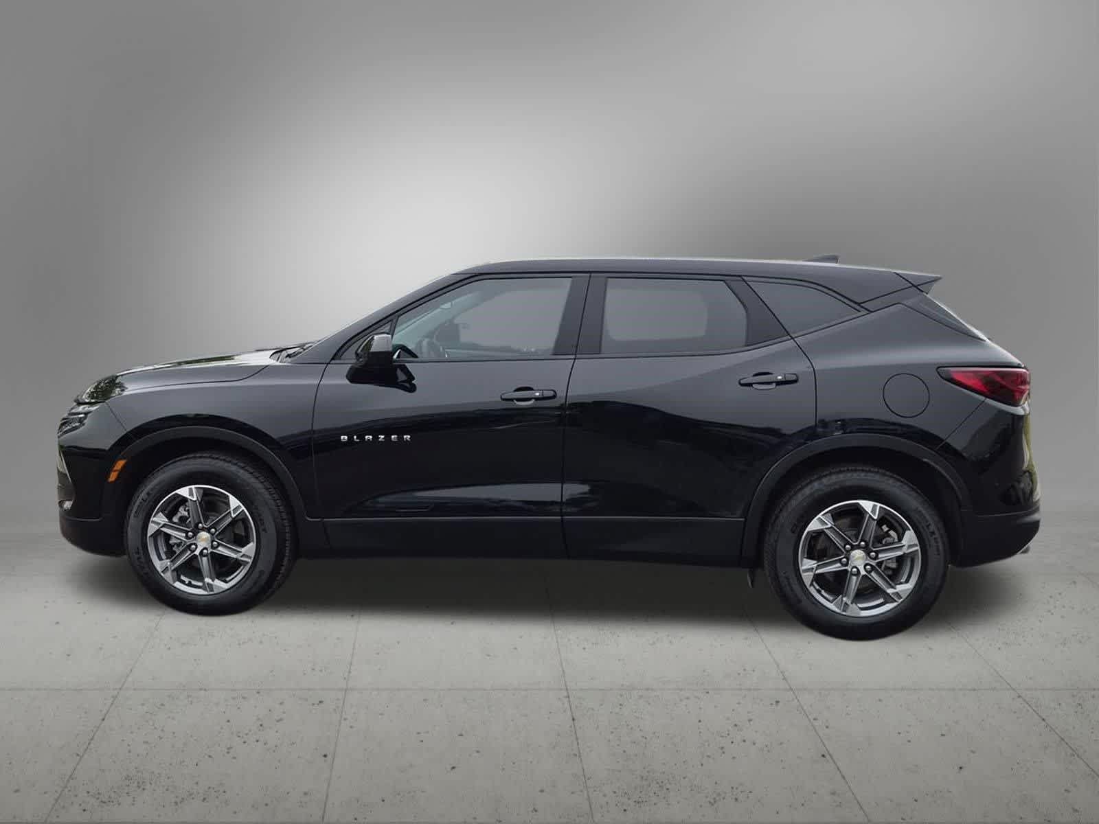 Used 2023 Chevrolet Blazer LT AWD/4WD image 3
