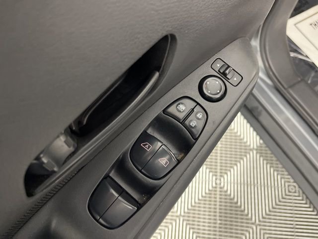 Used 2021 Nissan Kicks S image 31