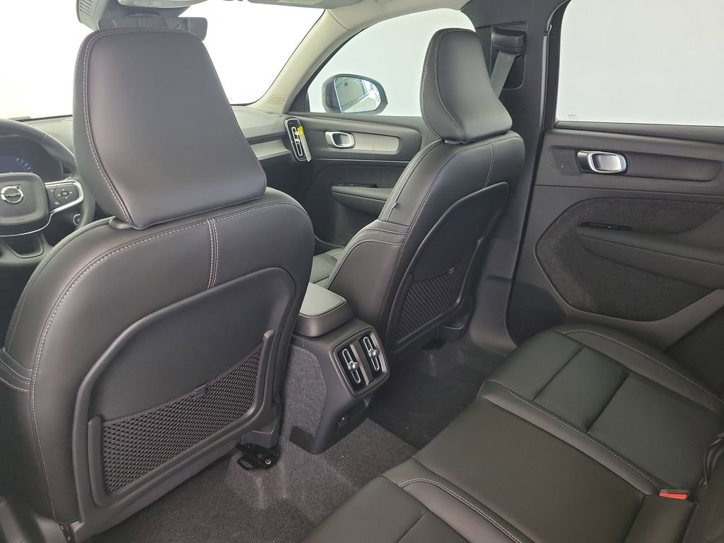 New 2026 Volvo XC40 B4 Core image 14