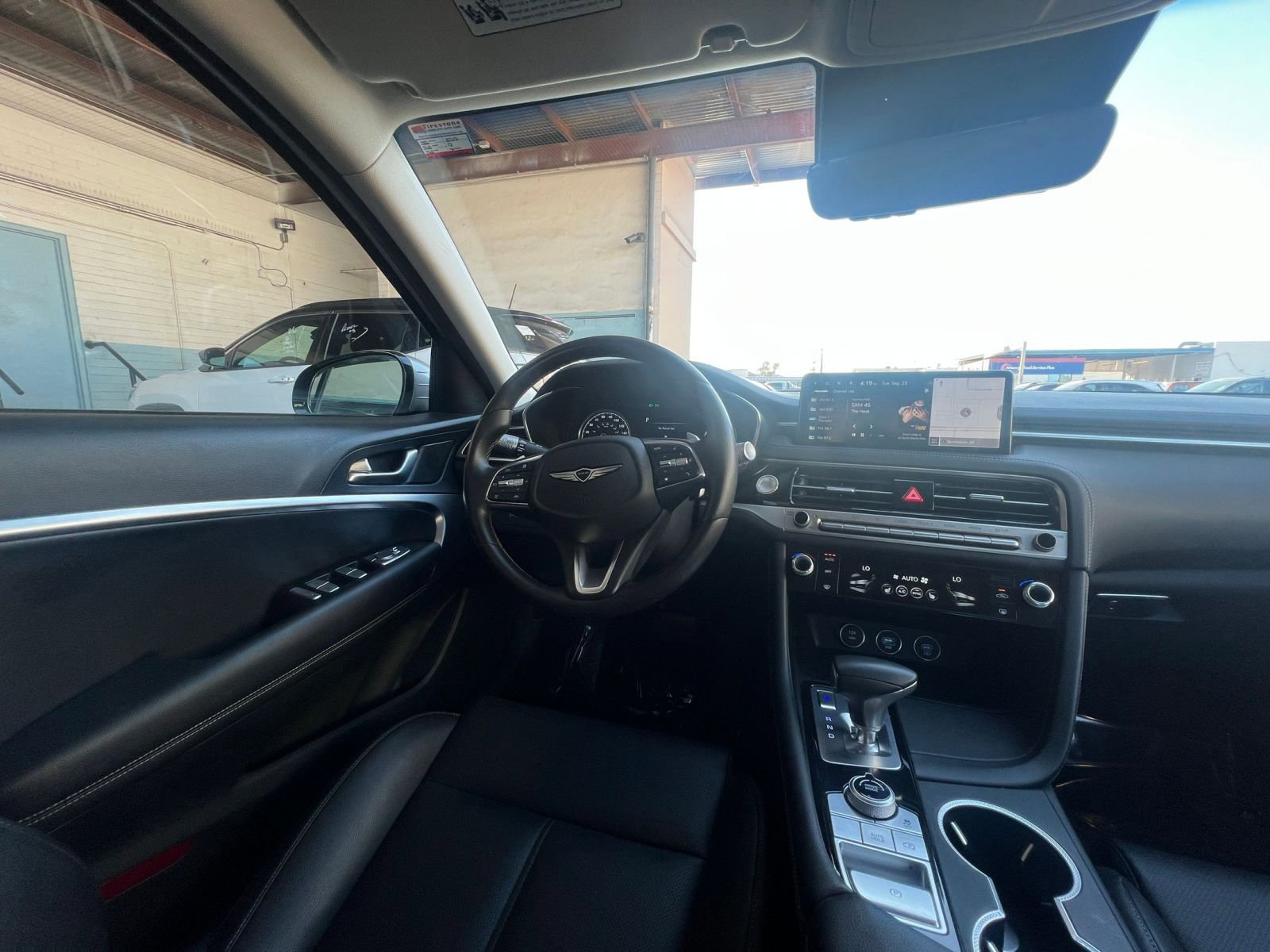 Used 2025 Genesis G70 2.5T image 34