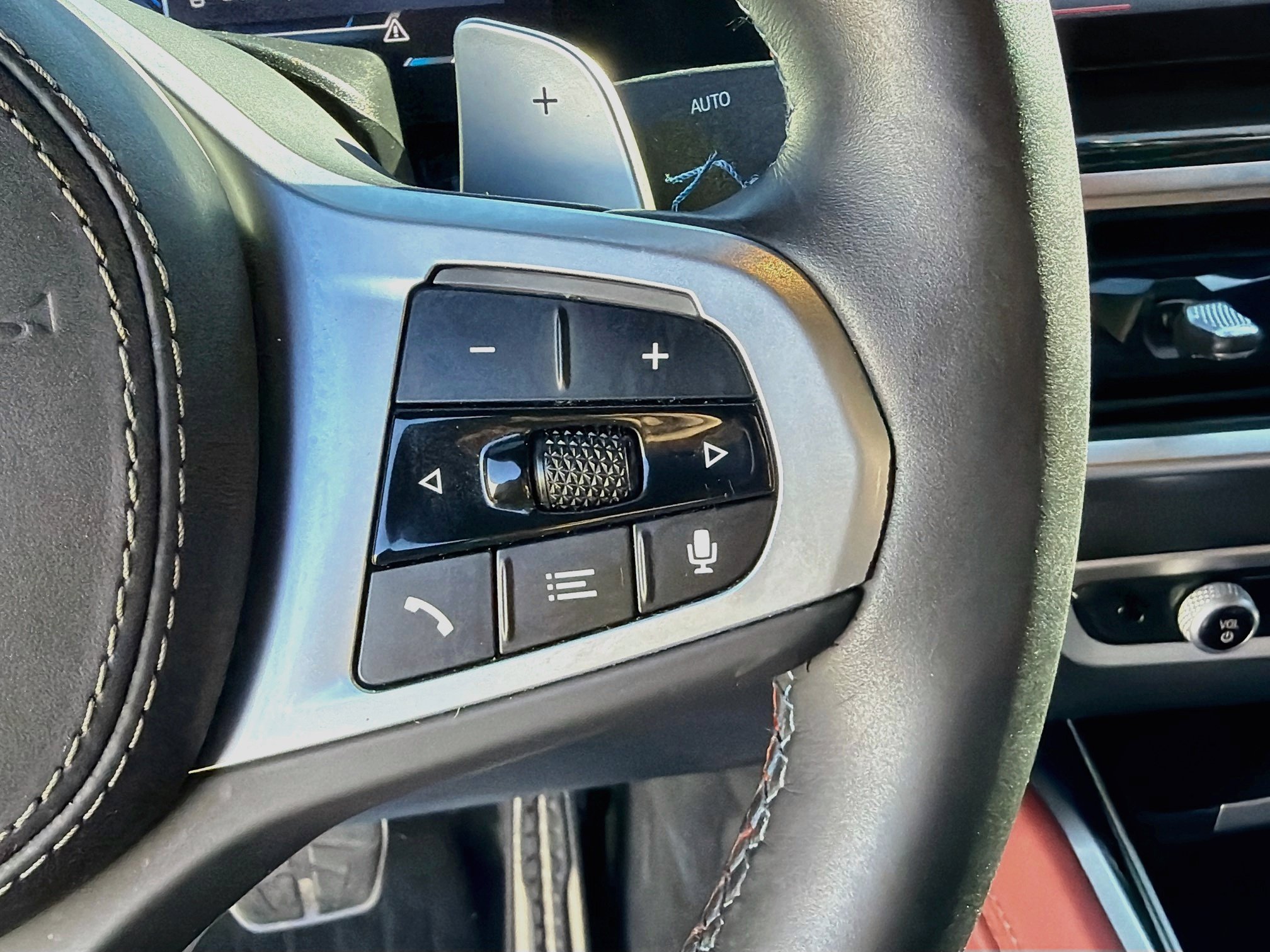 Used 2025 BMW X6 M60i AWD/4WD image 39