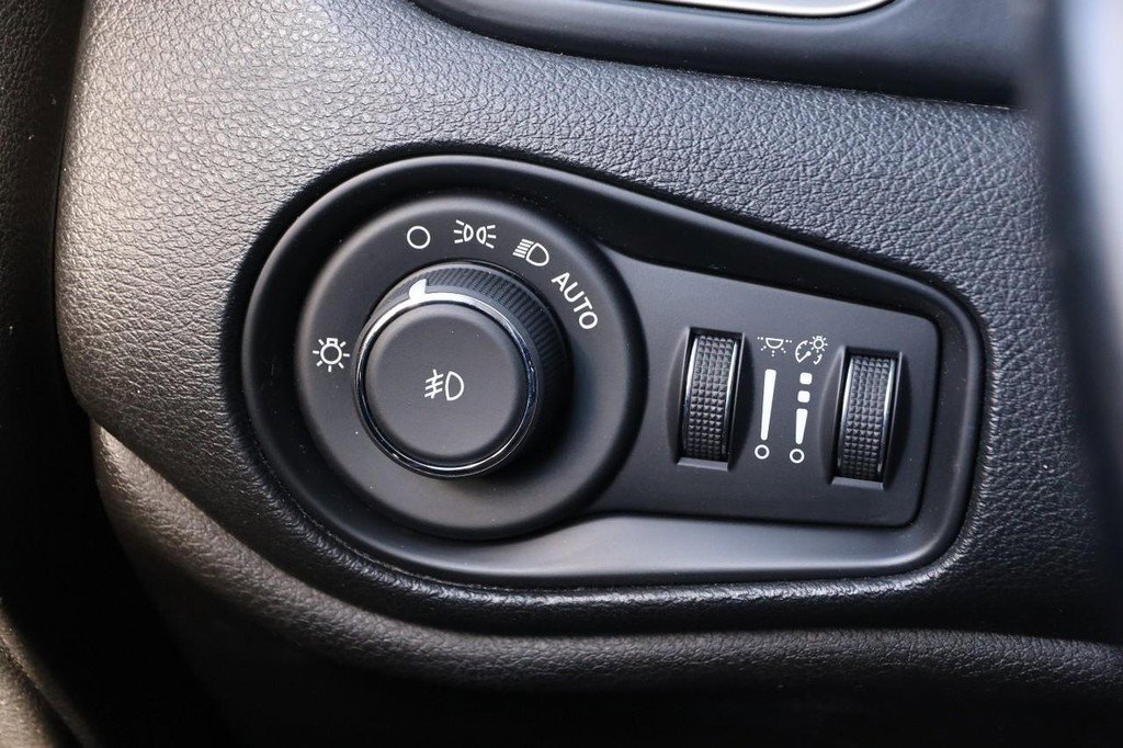 Used 2017 Jeep Renegade Latitude image 20